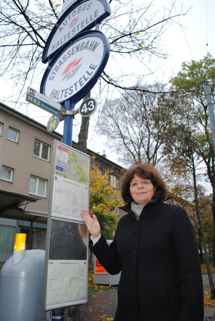 Fahrgäste wie Franziska Braune fordern eine Verdichtung der Intervalle um die derzeit langen Wartezeiten zu verkürzen.
