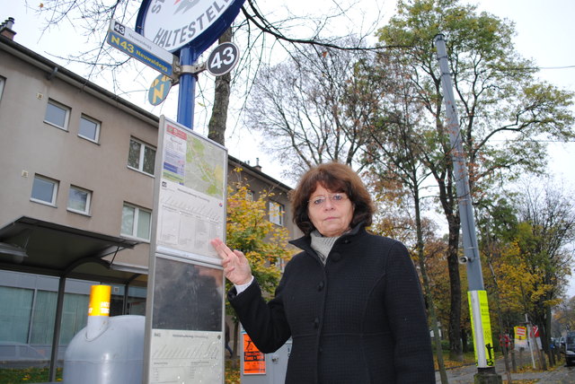 Fahrgäste wie Franziska Braune fordern eine Verdichtung der Intervalle um die derzeit langen Wartezeiten zu verkürzen.