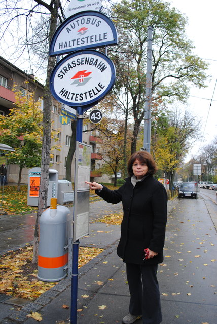 Fahrgäste wie Franziska Braune fordern eine Verdichtung der Intervalle um die derzeit langen Wartezeiten zu verkürzen.