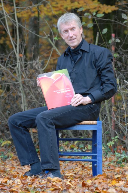 Otto Georgios Theodosios Trompeter aus Sierning mit seinem neuen Buch. | Foto: Privat