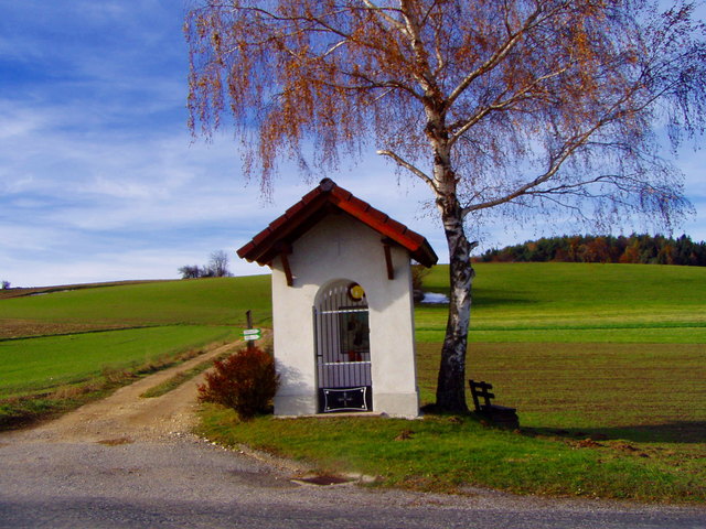 Die Kapelle vor der Ortschaft