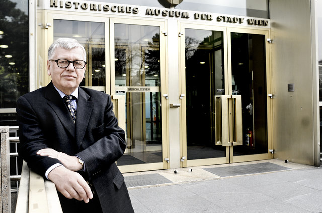 Direktor Wolfgang Kos will Standort behalten: Museum braucht ein lebendiges, urbanes Umfeld wie den Karlsplatz. | Foto: Sabine Hauswirth