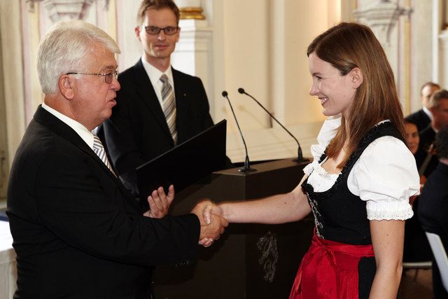 Verleihung der Diplome durch o.-Univ.-Prof. Dr. Franz Schrank | Foto: Foto Melbinger