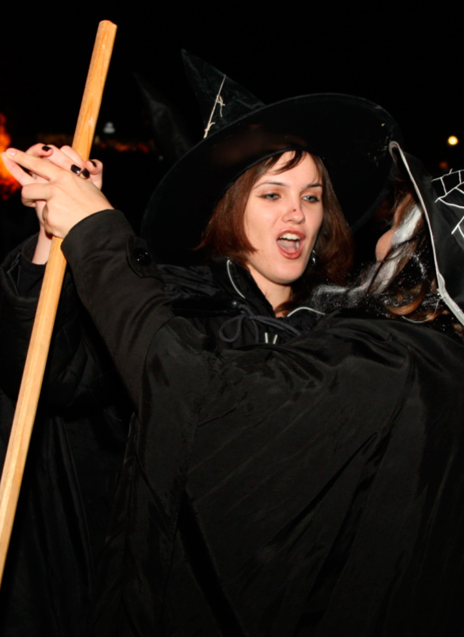 Hexenbesen Halloween Mit Licht & Sound - Animierte Dekoration 110cm