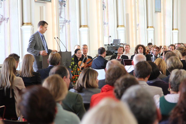 Vorstellugn der AbsolventInnen durch den Studiengangsleiter Prof.(FH) Mag. Peter Meiregger, StB