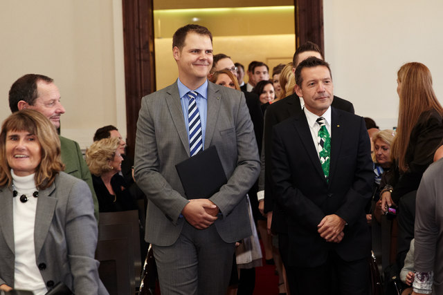 Prof.(FH) Mag. Peter Meiregger, Studiengangsleiter Rechnungswesen & Controlling mit dem JG-Captain Prok. Mag.jur. Nikolaus Lallitisch, Raiffeisenlandesbank Steiermark beim Einzug mit den AbsolventInnen in die Alte Universität | Foto: Foto Melbinger