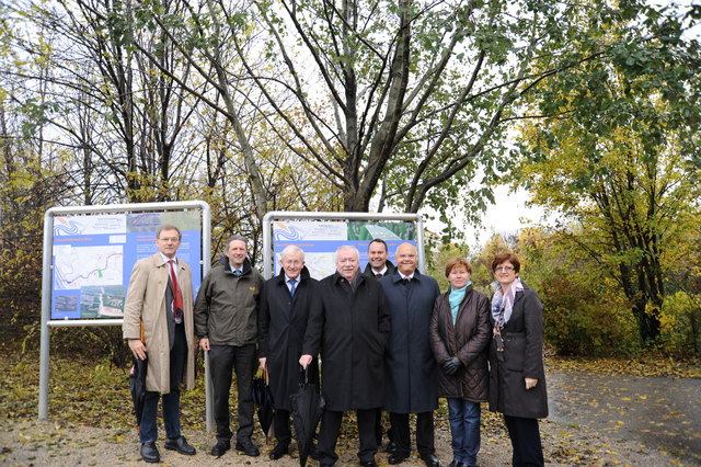 Das Land Niederösterreich wurde bei der kleinen Feier durch  Ludwig Lutz vertreten.  Von der Marchfeldkanalgesellschaft  kamen Bgm. Fritz Quirgst als Vorsitzender des Aufsichtsrates, Geschäftsführer Wolfgang Neudorfer und Prokuristin Brigitte Regner, von der Stadt Wien sowie Forstdirektor Andreas Januskovecz. | Foto: privat