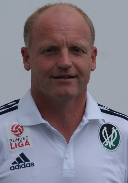 Trainer Gerhard Schweitzer: „Es ist klar, dass so eine Niederlage wie gegen die Austria erst einmal verdaut werden muss. Es ist aber auch eine Chance. Die Mannschaft kann jetzt Stärke zeigen und beweisen, dass das 1:6 nur eine Eintagsfliege war."