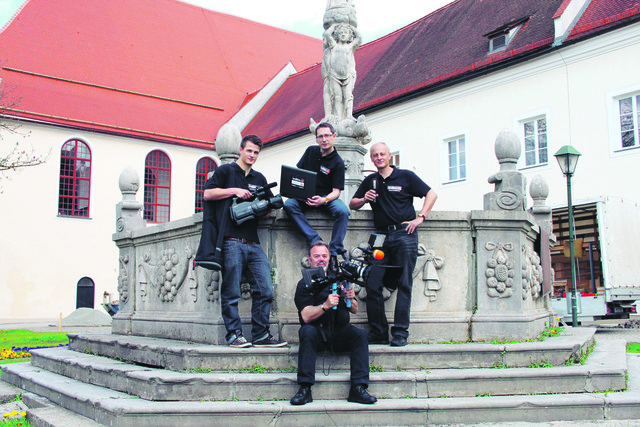 Das Team: Christian Klika, Andreas Huber, Reinhold Klika und Alois Treiblmair. Nicht im Bild: Kameramann Johann Schaller. | Foto: innblick.tv