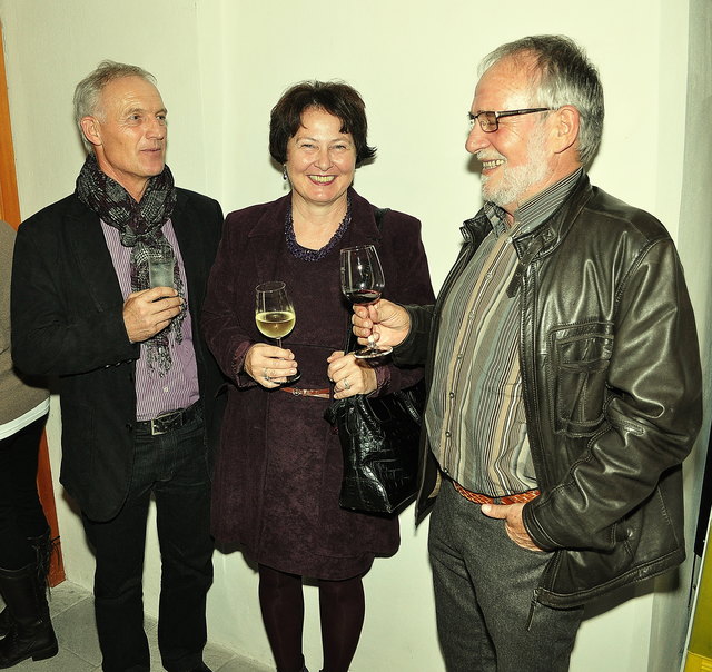 Schuldirektoren unter sich. Rechts im Bild Dir i.R. Peter Mader der Hauptschule Fügen, links Direktor Werner Bösch der Neuen Mittelschule Fügen mit seiner charmanten Gattin