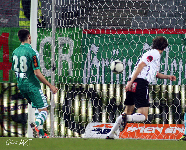 Schon in der 6. Minute setzte WAC´s Nummer 6 Christian Falk den Ball zum 1:0 in die Maschen.   (FOTO: Güni ART)