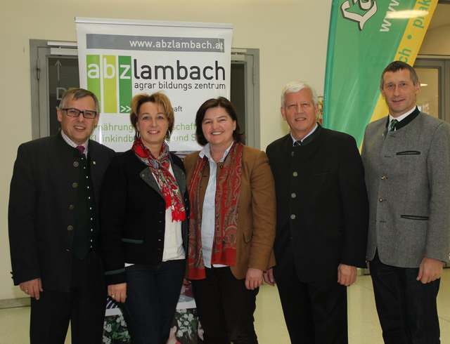 v.l.n.r.: abz-Direktor Mag. Franz Hochreiner, Bezirksbäuerin LKR Anita Straßmayr, Bürgermeisterin Christine Oberndorfer, Bauernbundpräsident Nabg. Jakob Auer, CR „Der fortschrittliche Landwirt“ Ing. Wilhelm Tritscher.