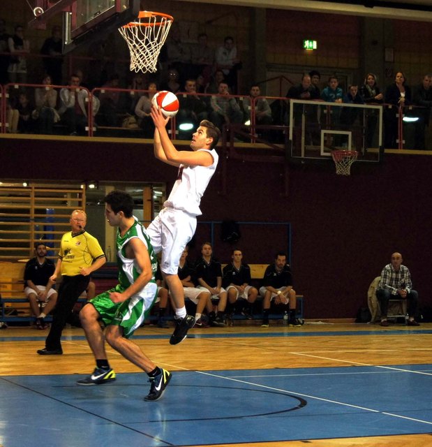 PIRAT Christian ERSCHEN (weiß) scorte phantastische 30 Punkte gegen die VIENNA TIMBERWOLVES !