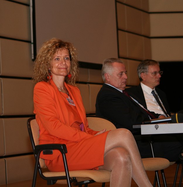 Moderatorin Irene Mitterhuber mit BM Rudolf Hundsdorfer und BM Alois Stöger am Pflegekongress
