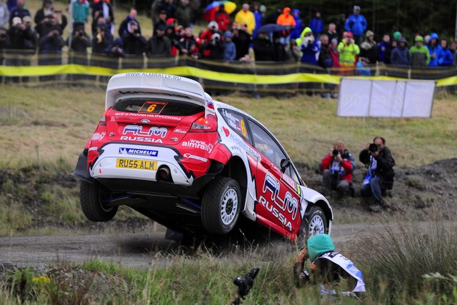 Das Kärntner-russische Duo macht keine Gefangenen. Den Fans gefällt das | Foto: Sportfotocenter