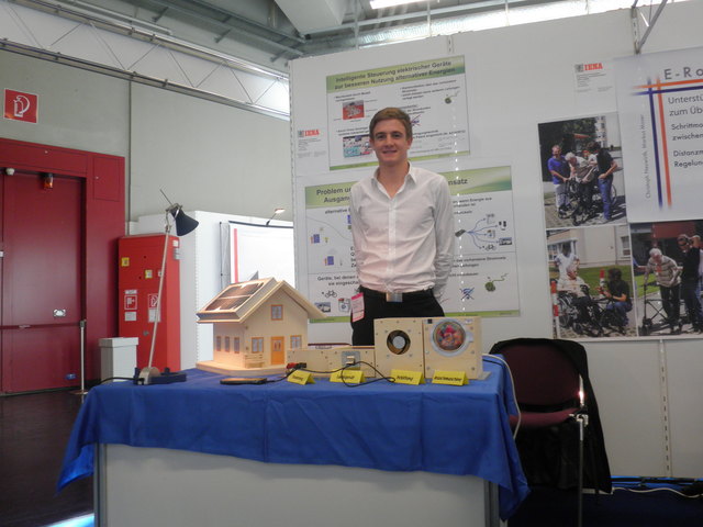 Goldmedaillengewinner Lukas Bernhofer bei der "Erfindermesse" in Nürnberg.
