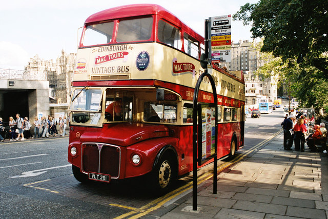 Der Doppeldecker-Bus, das schnellste Fortbewegungsmittel der Stadt