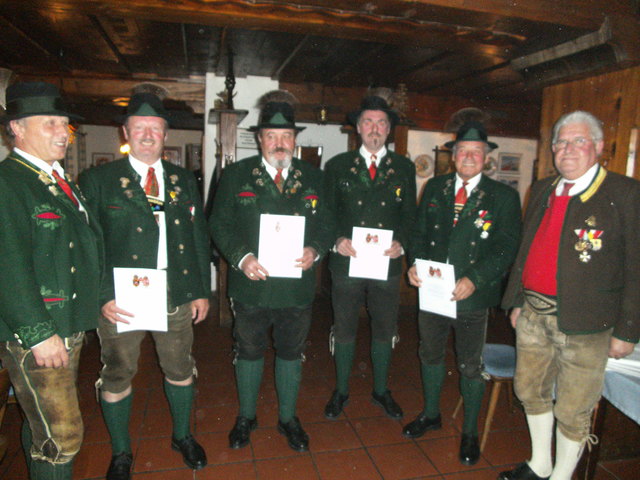 Obmann Thomas Sams, Johann Zierler, Karl Schiffleitner, Alfred Feichtinger, Hubert Schweiger sen. und Kons. Franz Huber.