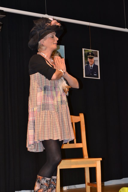 Anna Maria Gfrerer in "Willkommen in Nedderknöfl"