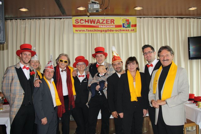 Die Schwazer Faschingsgilde mit neuem Faschings-Bürgermeister „Jagger, der Erste“, Thomas Jäger (4.v.r.)
