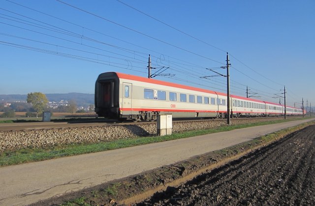 Die Grünen Linz-Land laden am 16. November um 19 Uhr in den Pfarrsaal St. Michael in Leonding zur Podiumsdiskussion: „2050: Der Sprit ist aus, wie kommst nach Haus? Mobilität der Zukunft in Linz-Land”