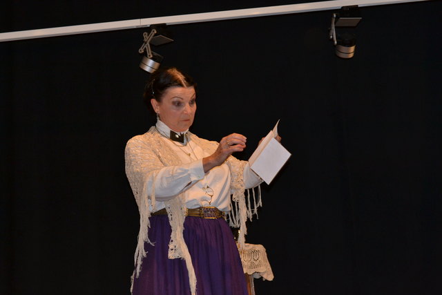 Eva in "Minna Magdalena"