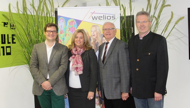 Geschäftsführer Michael Holl mit Christa Raggl-Mühlberger, Peter Koits und Peter Csar (v.l.) am ersten Arbeitstag.