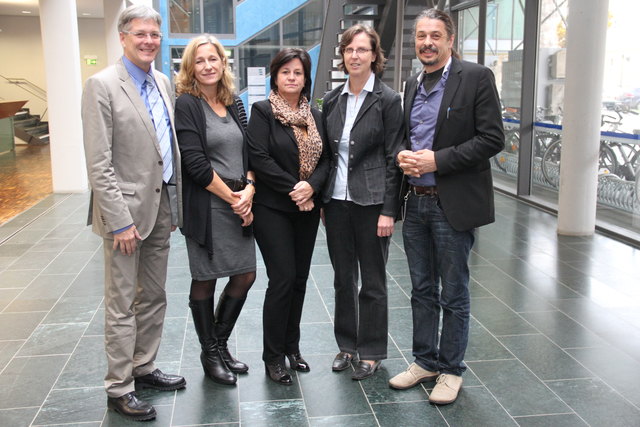 LHStv. Peter Kaiser mit OA Dr.in Ursula Klocker-Kaiser (Leiterin der Essstörungsambulanz Klinikum Klagenfurt, fachliche Leiterin des Projektes), Dr.in Ilse Elisabeth Oberleitner (Landessanitätsdirektorin), Sigrid Spiehs (Ernährungsberaterin) und Prim. Mag. Dr. Herwig Oberlerchner ( Leiter der Abteilung für Psychiatrie und Psychotherapie)