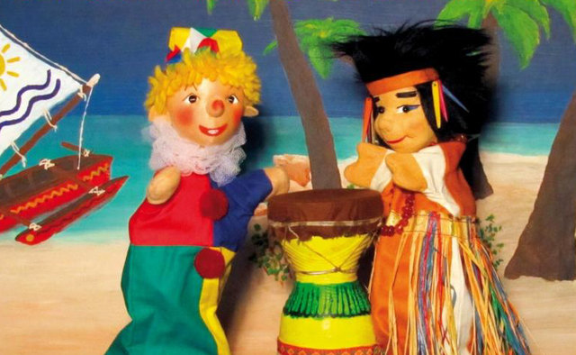 Singen mit Kasperl und Strolchi ermöglicht die Friedburger Puppenbühne.