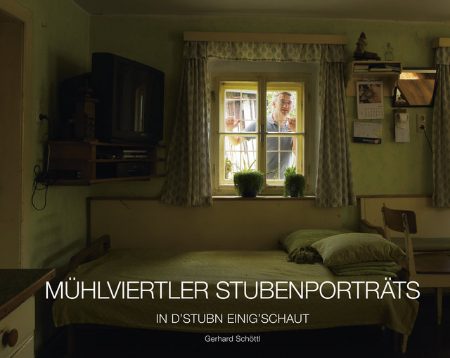 Das ideale Weihnachtsgeschenk 2012
Mühlviertler Stubenporträts
In d’Stubn einig’schaut
Menschen in ihren Stuben in und um Walding
Was 2011 beim Grünberger begann, endet 2012 mit 87 Stubenporträts in einem Buch. Der 120-seitige Band ist zum Preis von EUR 29,- erhältlich.
Gerhard Schöttl
Erhältlich:
Raiffeisenbank Walding
Bücherei Walding
Gasthaus Bergmayr - Wirt z' Walding