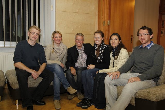 Bgm. Franz Hierzer konnte fünf Studenten der Karl-Franzens-Universität bei der Bürgerversammlung in Gabersdorf begrüßen.