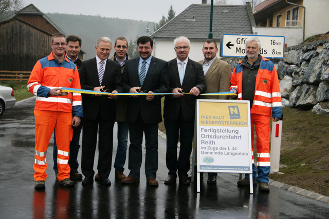 LA Josef Edlinger und Stadtchef Hubert Meisl eröffnen deie neue Ortsdurchfahrt.