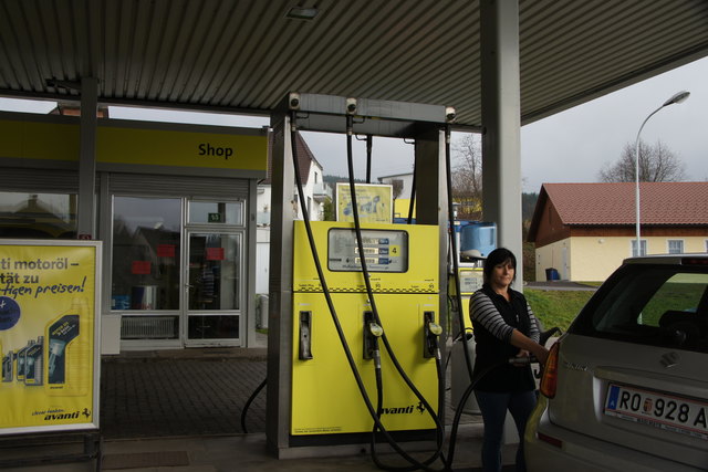 Angelika Car aus Vöcklabruck ist neue Tankstellenpächterin im Webermarkt Haslach.