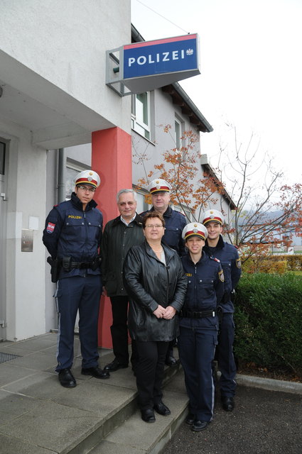 Inspektor Daniel Fahsalter, Bürgermeister Ferdinand Köck, Vizebürgermeisterin Kristina Binder, Abteilungsinspektor Rudolf Jagos, Revierinspektor Julia Csapo und Inspektor Daniel Waldhäusl.