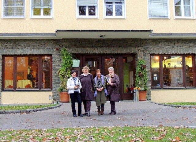 Die Malgruppe "60 plus minus" aus Völkermarkt besucht Galerie im Schloss Krastowitz