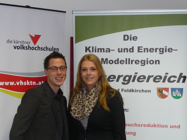 Foto:  Mag. Daniel Eiper (VHS Feldkirchen) und Sabine Kinz (Modellregionsmanagerin)