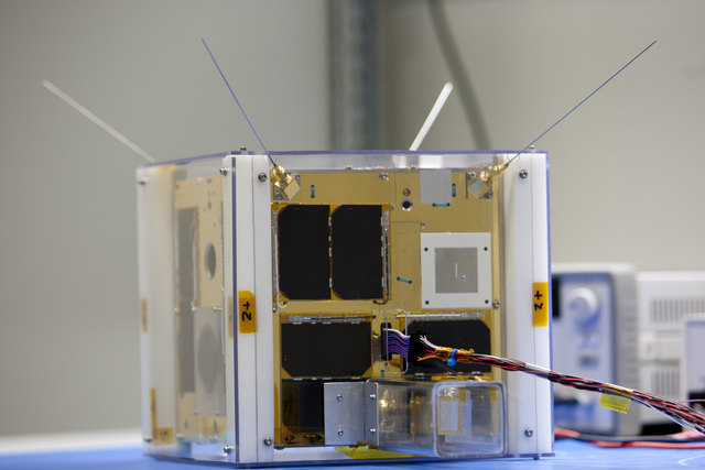 Kleiner Held, sperriger Name: TUGSAT-1 will einen neuen, klingenderen Namen - die WOCHE und die TU Graz suchen ihn!