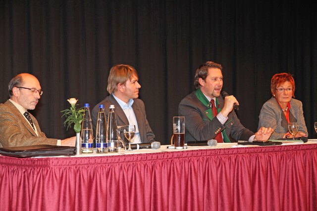 Podiumsdiskussion in Sachen A94: Günter Wöhl, Moderator Herbert Suttner, Andreas Scheuer und Reserl Sem.