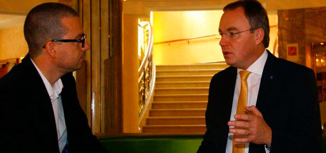 Stephan Pernkopf (r.), im Gespräch mit Oswald Hicker. In Pernkopfs Ressort fallen Landwirtschat, Jagd und Feuerwehr.