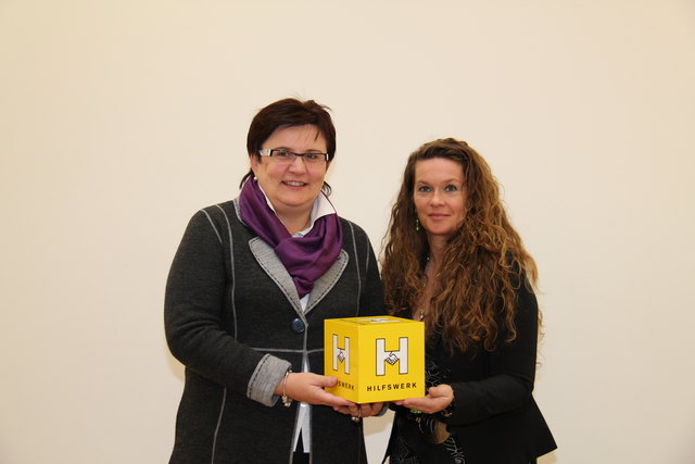 Landtagsabgeordnete Michaela Hinterholzer und Manuela Illibauer, Regionalleiterin des Hilfswerks Amstetten.