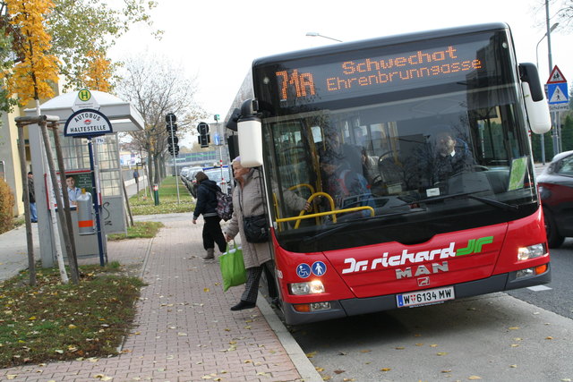 Neu in Kaiserebersdorf: Die Buslinie 71A fährt alle zehn Minuten bis nach Schwechat.