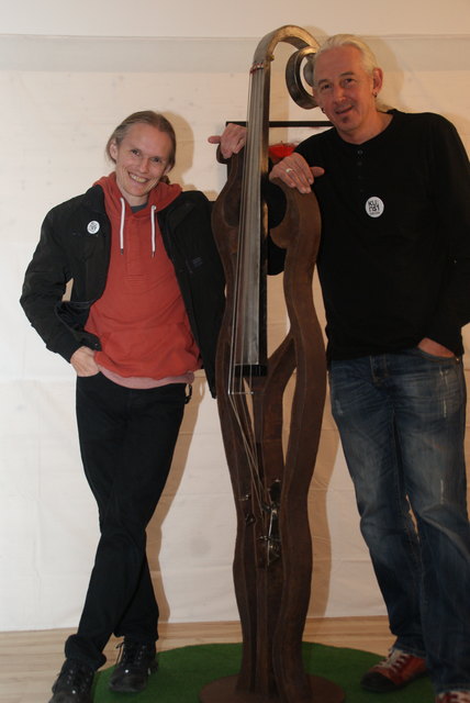 Harry Triendl spielt sie und Bernhard Witsch kreiert sie, "Basswoman" die II.