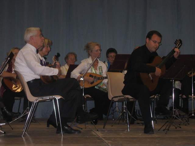 Mandolinenverein TUMA - Gitarrensolist: Norbert Hackner-Jaklin