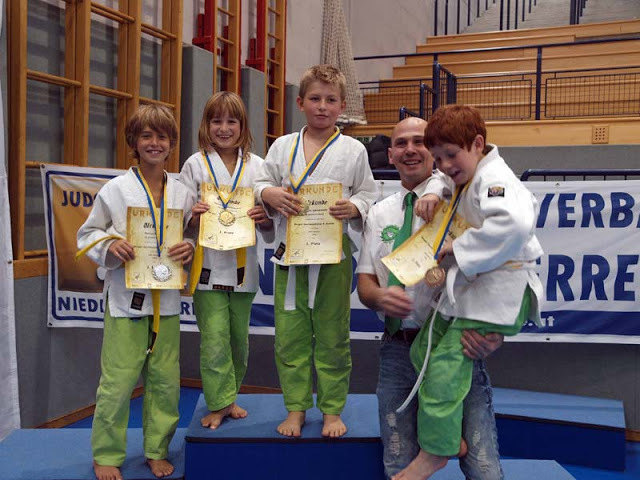 Marius Maurer, Fiona Schauerhuber, Wilhelm Kühberger und Elias Wagner bei der U9 Siegerehrung