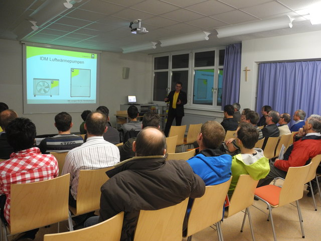 Neben technischen Vortrag, gab es auch Informationen über Förderungen im Bereich Wärmepumpen. | Foto: RMO