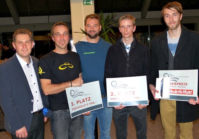 FMZ - Geschäftsführer Johannes Gstrein mit den glücklichen Gewinnern: Robert Wimmer, Thomas Schatz, Stefan Krabichler und Nico Deisenberger. (v.l.) (Nicht am Foto Sieger Chris Brandl)