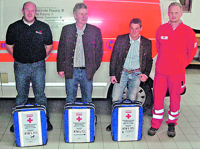 Michael Langreiter (Hotel Grimming), DDr. Bernhard Luger, Berufsjäger Stefan Loitfellner, Martin Schönegger (RK Rauris). | Foto: Privat