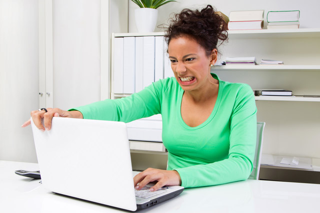 Viele Menschen veröffentlichen ihre Agressionen – zumeist unter dem Schutz der Anonymität – im Internet. | Foto: Fotolia/Jeanette Dietl
