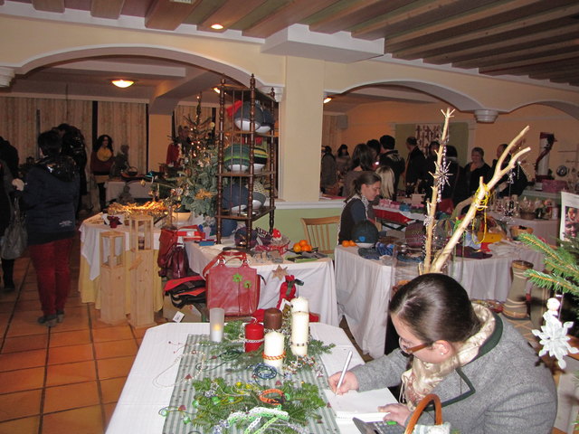 Blick auf den schönen Adventmarkt
