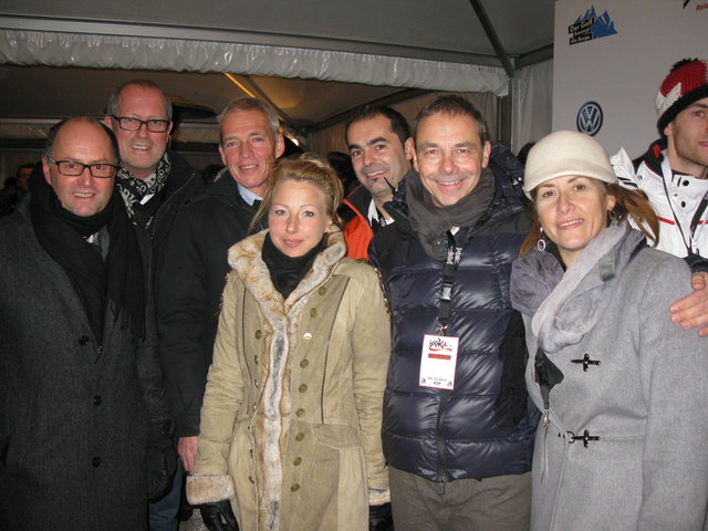 Werner Kurz (Zweiter von links): Gut beraten durch Dietmar Spiss, Richard Schweisgut, Martina Spiss, Thomas Kneringer, Herbert und Rita Schöpf